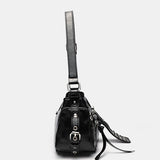 BOLSO BANDOLERA DE UN HOMBRO CON REMACHES