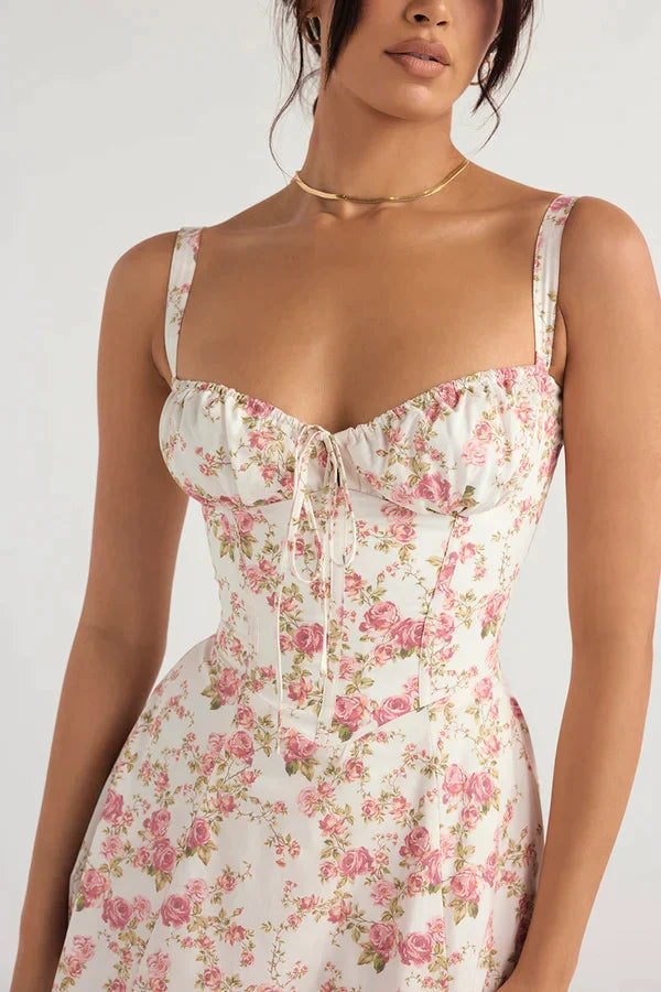 VESTIDO CON DETALLE DE CORSET Y CINTURA MARCADA