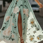 Vestido longo de chiffon verde claro com estampa floral, drapeado e um ombro só.