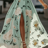 Vestido longo de chiffon verde claro com estampa floral, drapeado e um ombro só.