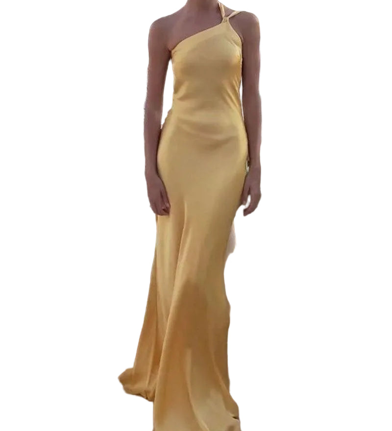 Vestido de festa elegante com ombros inclinados e cor sólida