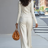 CONJUNTO BLANCO CON CUELLO ALTO Y PANTALÓN DE PIERNA ANCHA