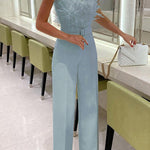 Macacão justo e sexy com ombros à mostra e modelagem justa, estilo anos 360.