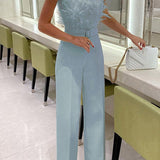 Macacão justo e sexy com ombros à mostra e modelagem justa, estilo anos 360.