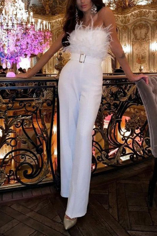 Macacão justo e sexy com ombros à mostra e modelagem justa, estilo anos 360.