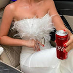 Macacão justo e sexy com ombros à mostra e modelagem justa, estilo anos 360.