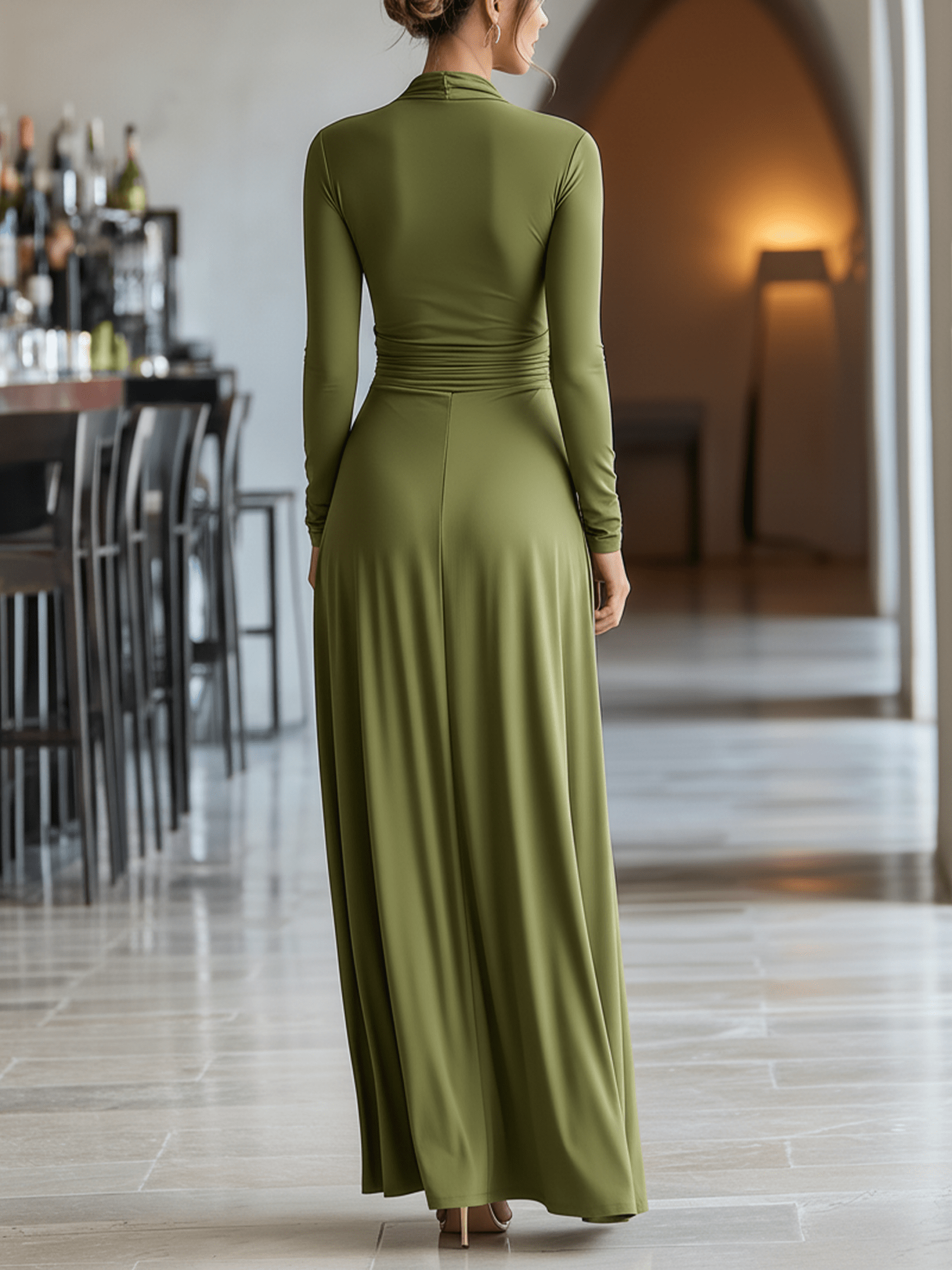 VESTIDO LARGO VERDE OLIVA CON ESCOTE EN PICO Y CINTURA FRUNCIDA - VALERINA MARBELLA