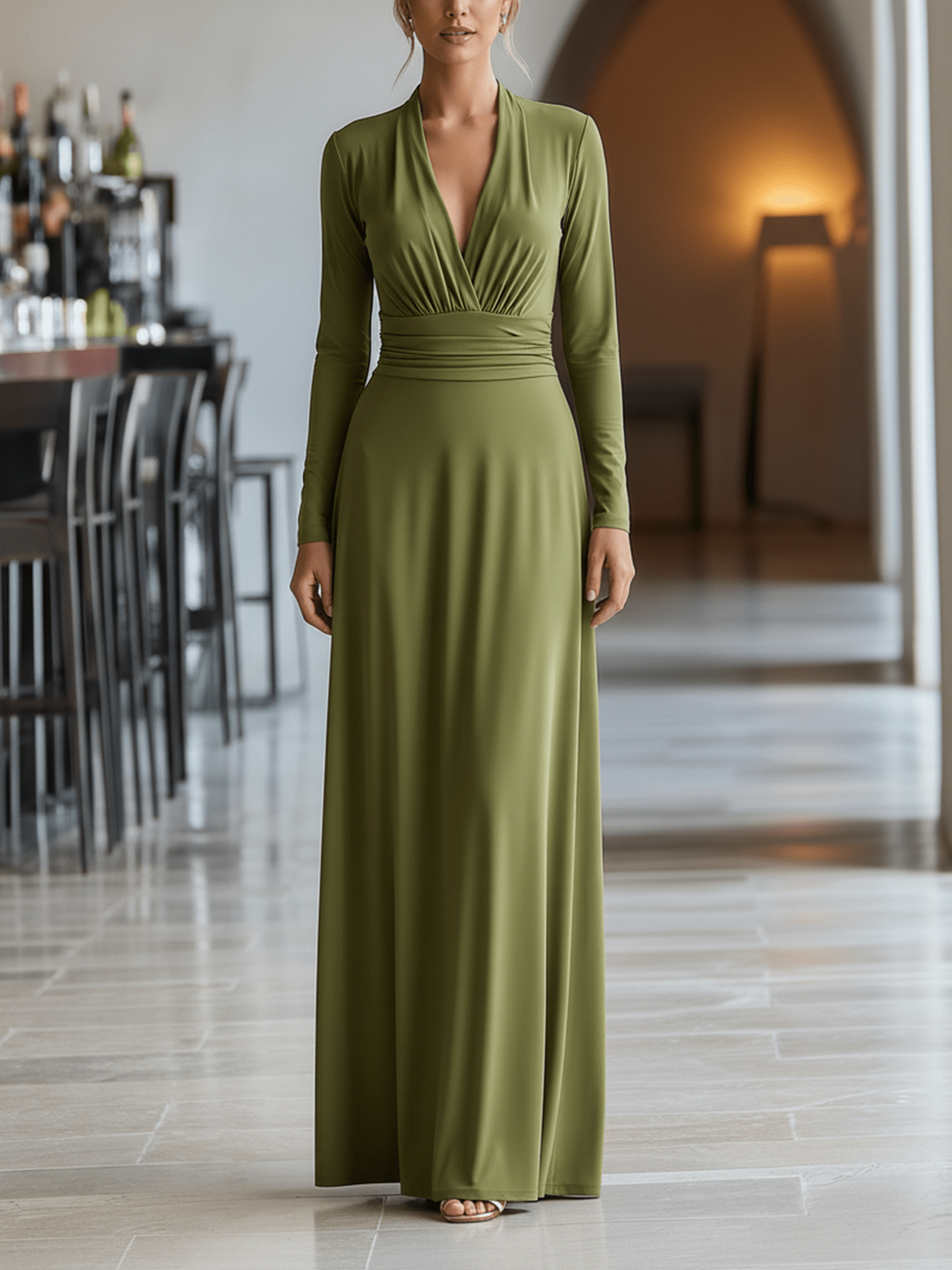 VESTIDO LARGO VERDE OLIVA CON ESCOTE EN PICO Y CINTURA FRUNCIDA - VALERINA MARBELLA