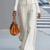 CONJUNTO BLANCO CON CUELLO ALTO Y PANTALÓN DE PIERNA ANCHA