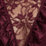 VESTIDO CORTO BURDEOS DE ENCAJE FLORAL CON VOLANTES EN CAPAS - VALERINA MARBELLA