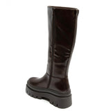 BOTAS ALTAS MARRONES CON EXPRESIÓN ELEGANTE