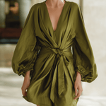 VESTIDO MINI DE SATÉN VERDE OLIVA CON ESCOTE EN V - VALERINA MARBELLA