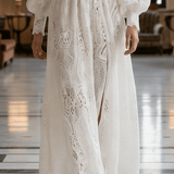 VESTIDO LARGO BLANCO DE ENCAJE CON CINTURÓN COLOR CUERO - VALERINA MARBELLA