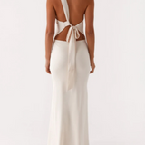 Metal buckle one-shoulder tie dress