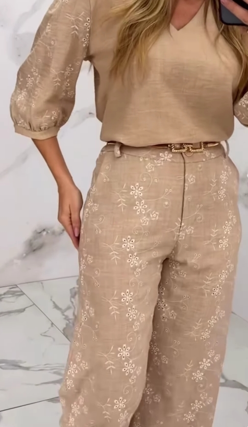 Terno com textura patchwork e bordado