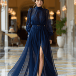 VESTIDO LARGO AZUL MARINO SEMITRANSPARENTE CON CUELLO ALTO Y CINTURÓN - VALERINA MARBELLA