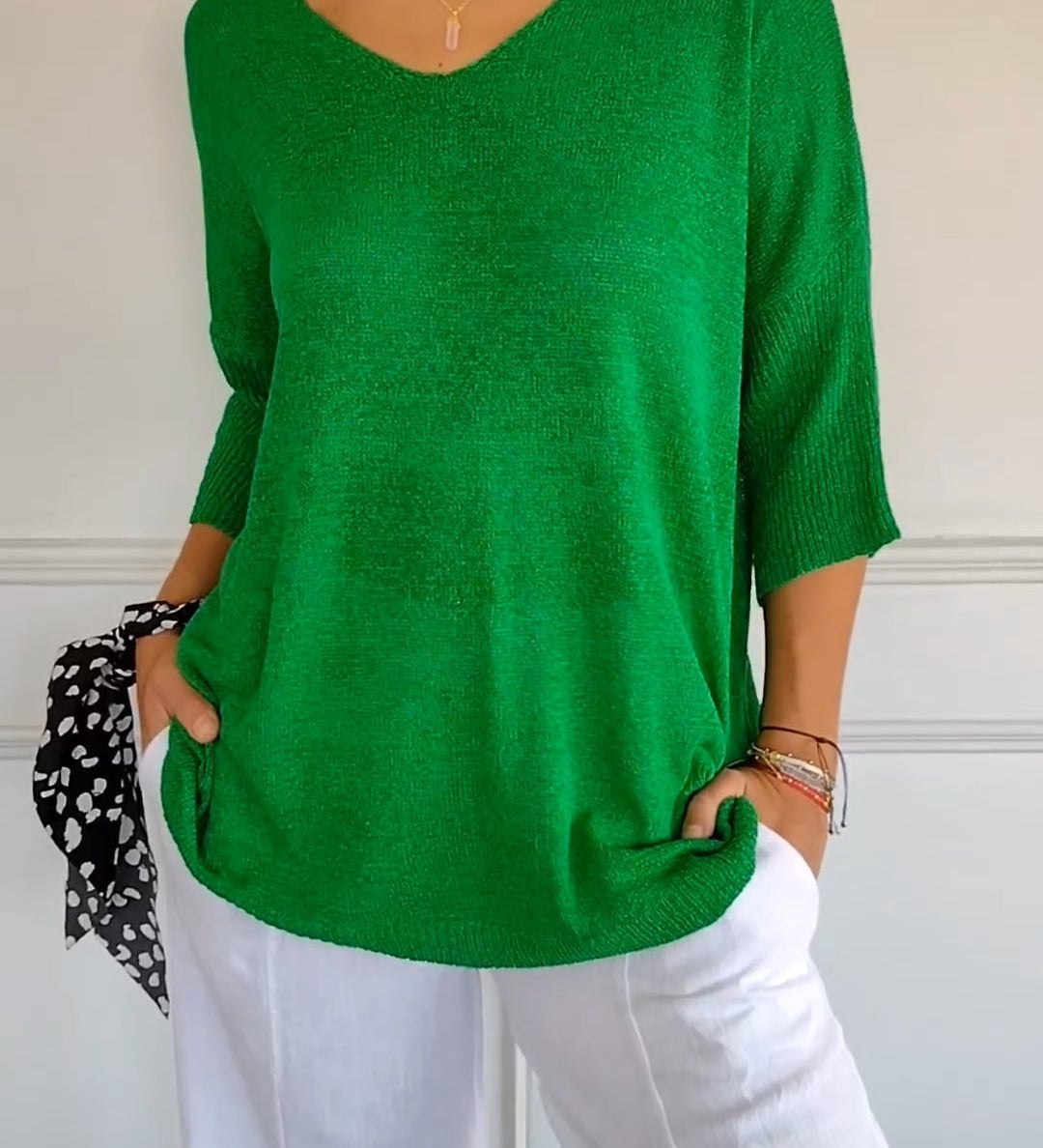 TOP CON ESCOTE EN V ATEMPORAL - VALERINA MARBELLA