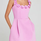 VESTIDO MINI FEMENINO CON APLICACIONES FLORALES