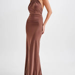 Vestido longo justo com decote halter - Marrom