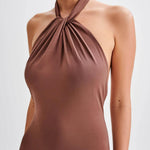 Vestido longo justo com decote halter - Marrom