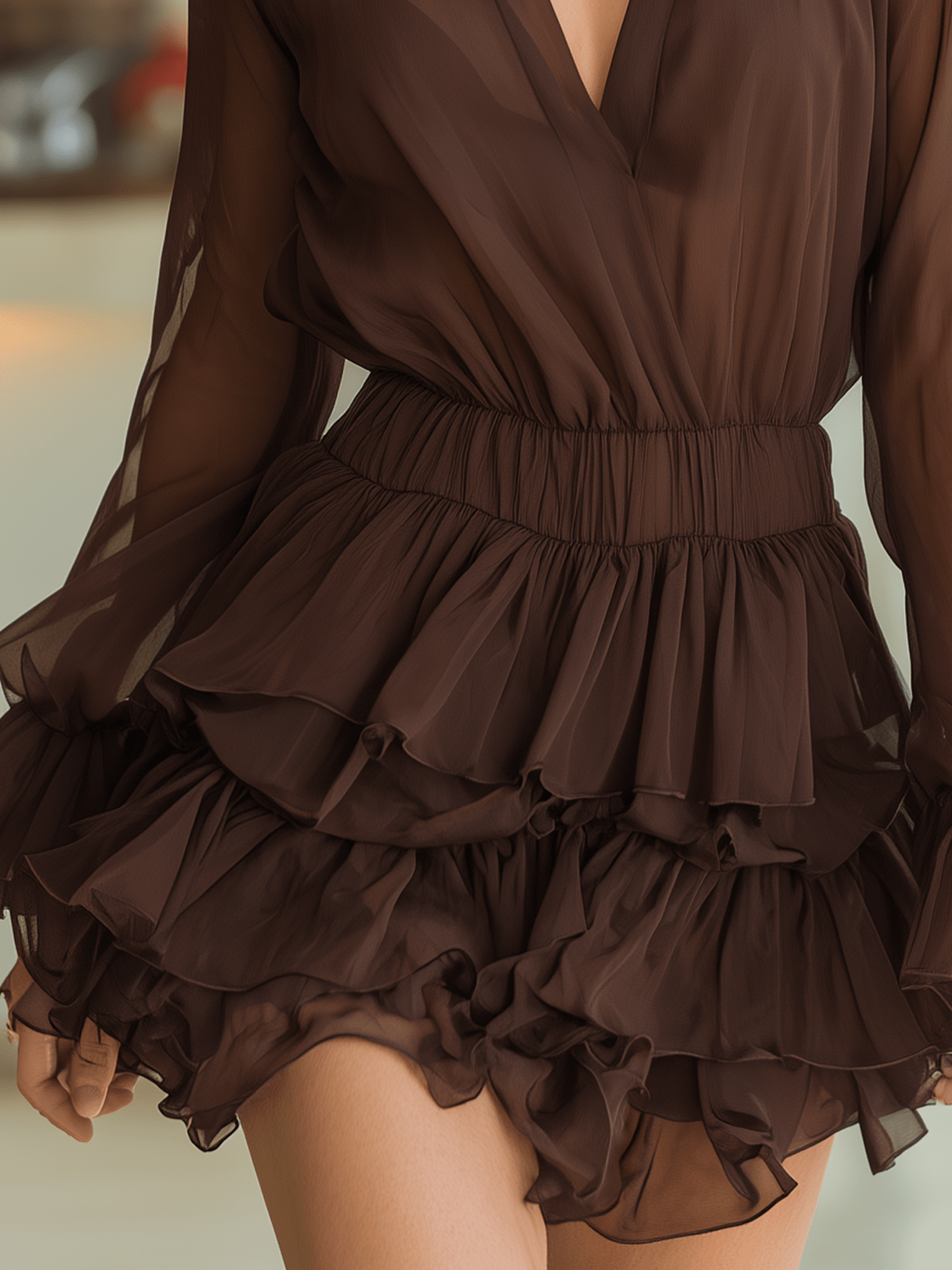 VESTIDO CORTO DE GASA MARRÓN CHOCOLATE CON VOLANTES - VALERINA MARBELLA