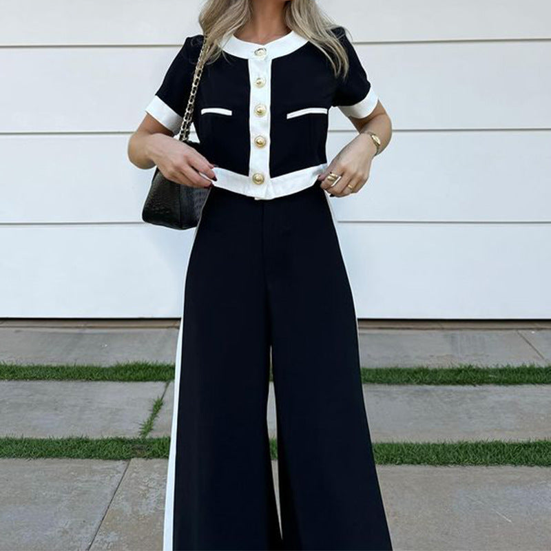 Conjunto de duas peças elegante e casual, composto por top curto e calça reta.