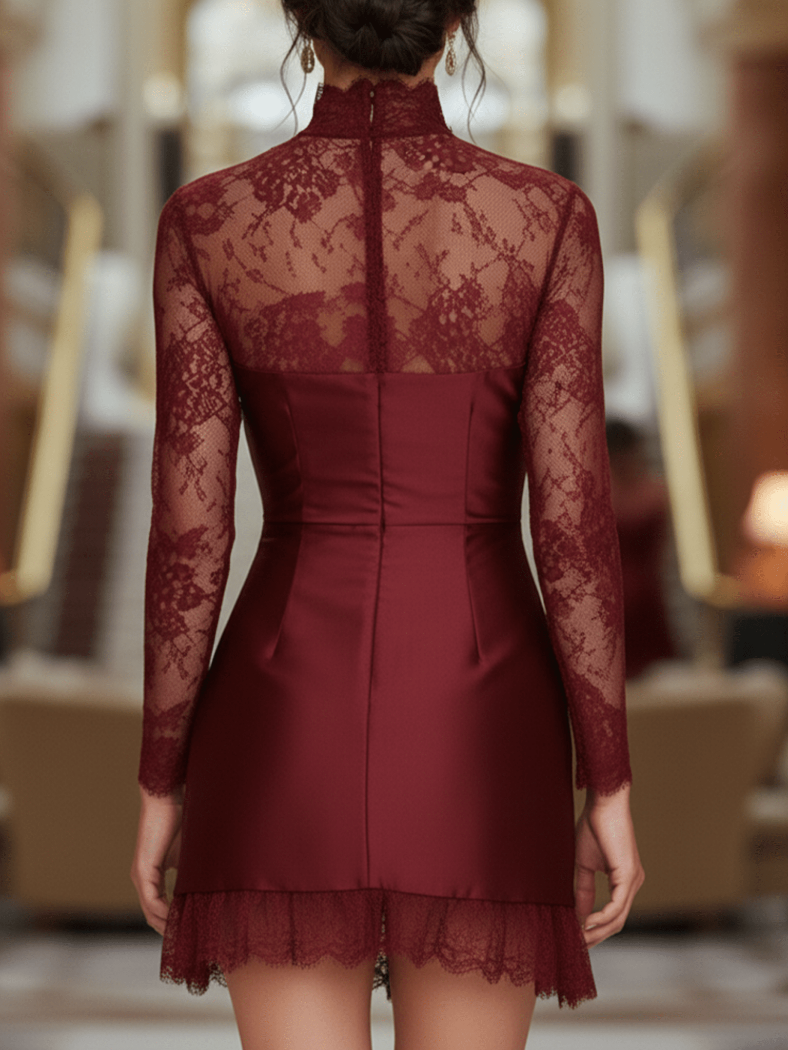 VESTIDO CORTO ENVOLVENTE DE SATÉN BURDEOS CON ENCAJE - VALERINA MARBELLA