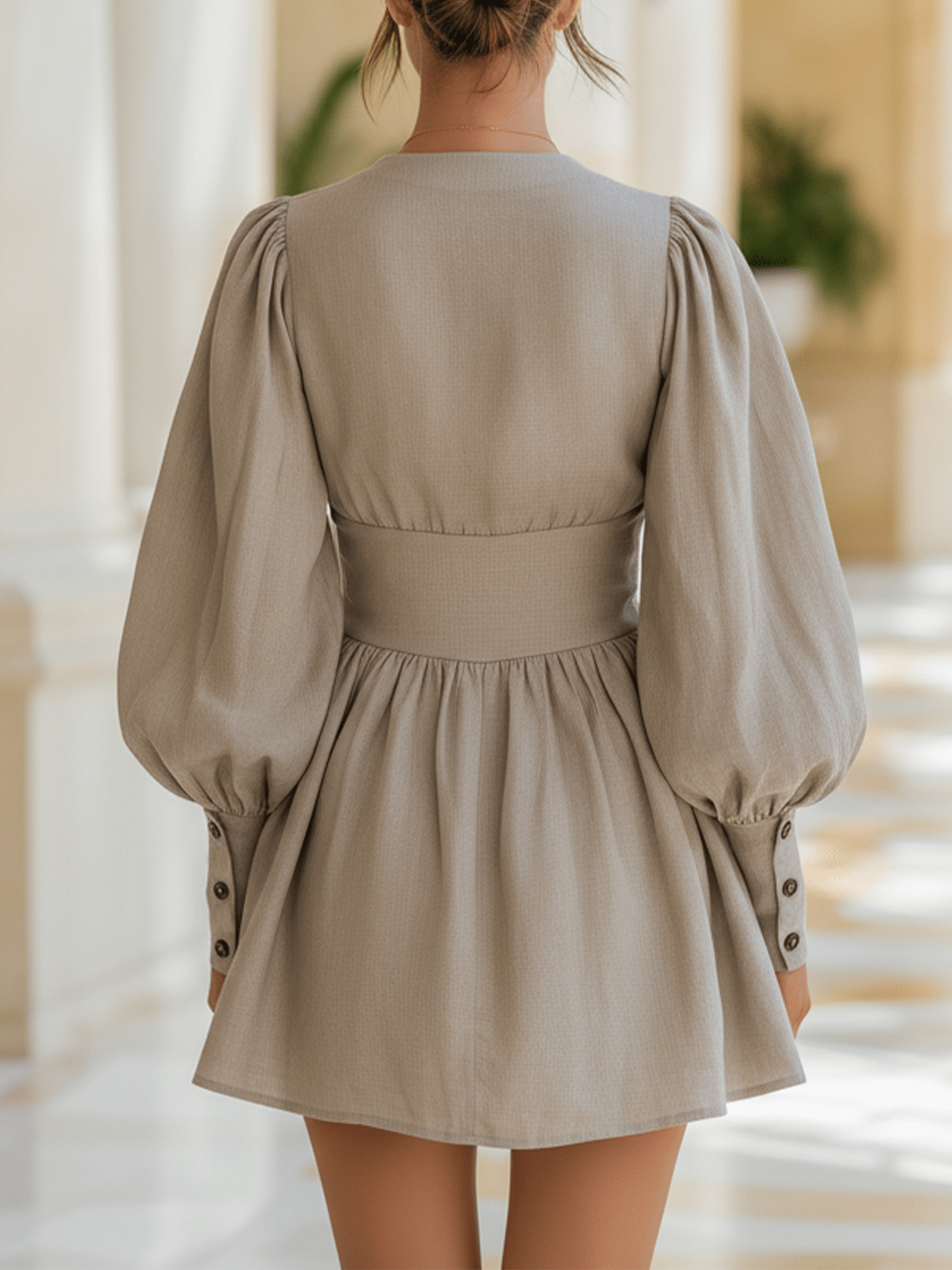 VESTIDO MINI BEIGE DE MEZCLA DE LINO CON ESCOTE EN V - VALERINA MARBELLA