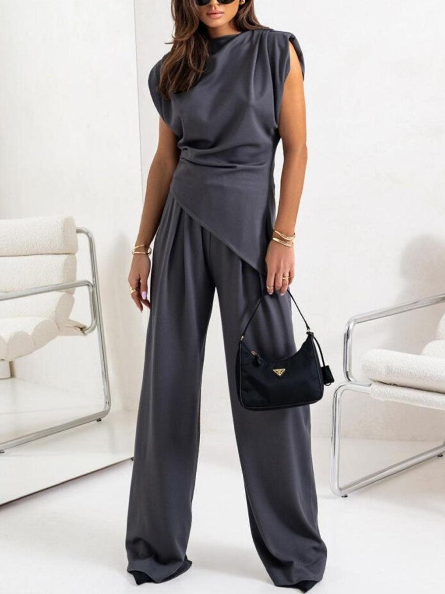 Conjunto casual de duas peças sem mangas, modelo irregular.