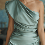 VESTIDO LARGO DE SATÉN VERDE SALVIA DE UN SOLO HOMBRO - VALERINA MARBELLA