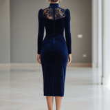 VESTIDO LARGO DE TERCIOPELO AZUL MARINO CON CUELLO ALTO Y ENCAJE - VALERINA MARBELLA