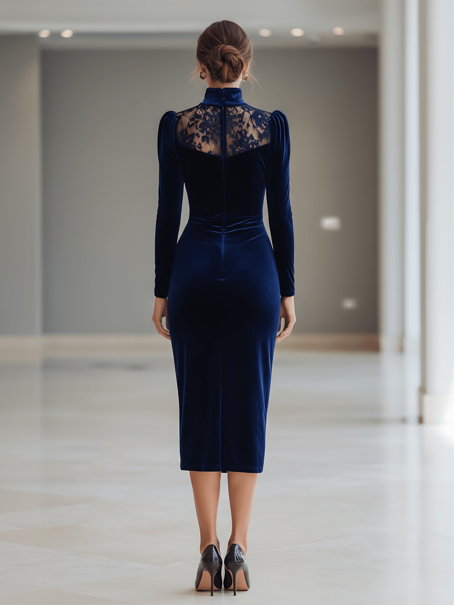 VESTIDO LARGO DE TERCIOPELO AZUL MARINO CON CUELLO ALTO Y ENCAJE - VALERINA MARBELLA