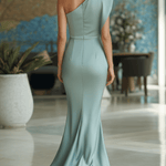 VESTIDO LARGO DE SATÉN VERDE SALVIA DE UN SOLO HOMBRO - VALERINA MARBELLA