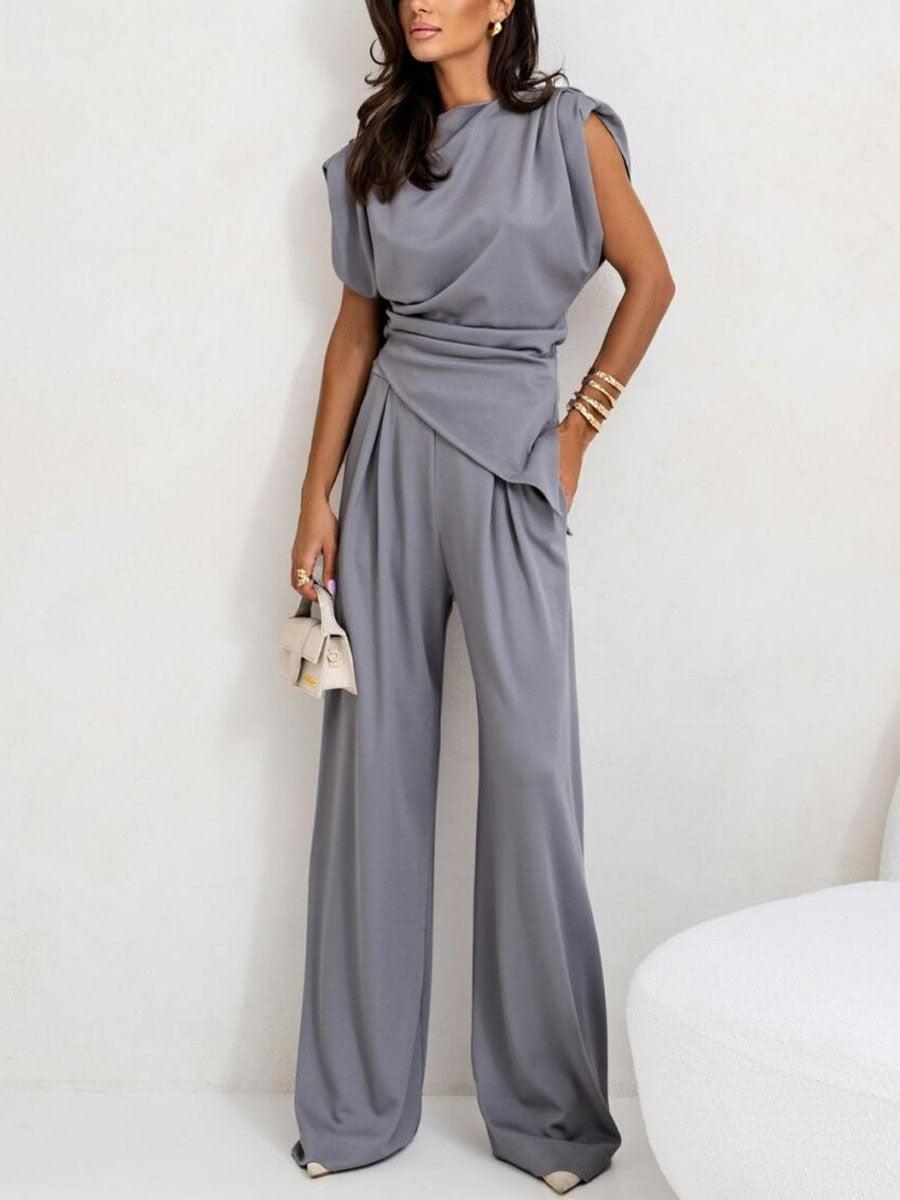 Conjunto casual de duas peças sem mangas, modelo irregular.