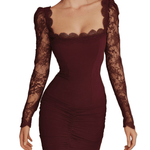 VESTIDO CORTO BURDEOS DE ENCAJE CON ESCOTE CUADRADO - VALERINA MARBELLA