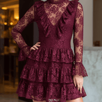 VESTIDO CORTO BURDEOS DE ENCAJE FLORAL CON VOLANTES EN CAPAS - VALERINA MARBELLA