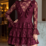 VESTIDO CORTO BURDEOS DE ENCAJE FLORAL CON VOLANTES EN CAPAS - VALERINA MARBELLA