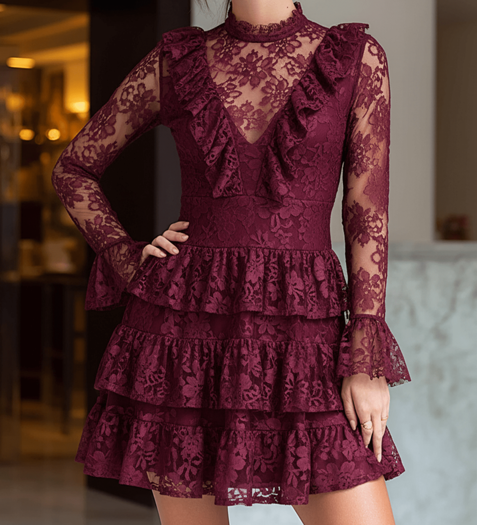 VESTIDO CORTO BURDEOS DE ENCAJE FLORAL CON VOLANTES EN CAPAS - VALERINA MARBELLA