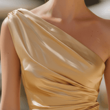 VESTIDO MAXI DE SATÉN ORO LÍQUIDO DE UN SOLO HOMBRO - VALERINA MARBELLA