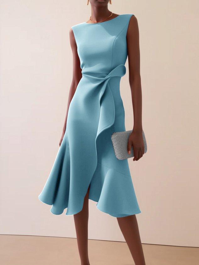 Vestido midi vermelho sem mangas, elegante, em corte A, com detalhe torcido na cintura, perfeito para usar do dia à noite.