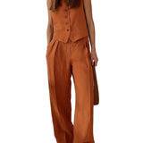 Conjunto clássico de calça pantalona com decote em V e pregas em algodão e linho.