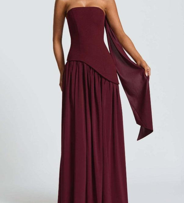 VESTIDO MAXI SIN TIRANTES CON ABERTURA Y CINTA