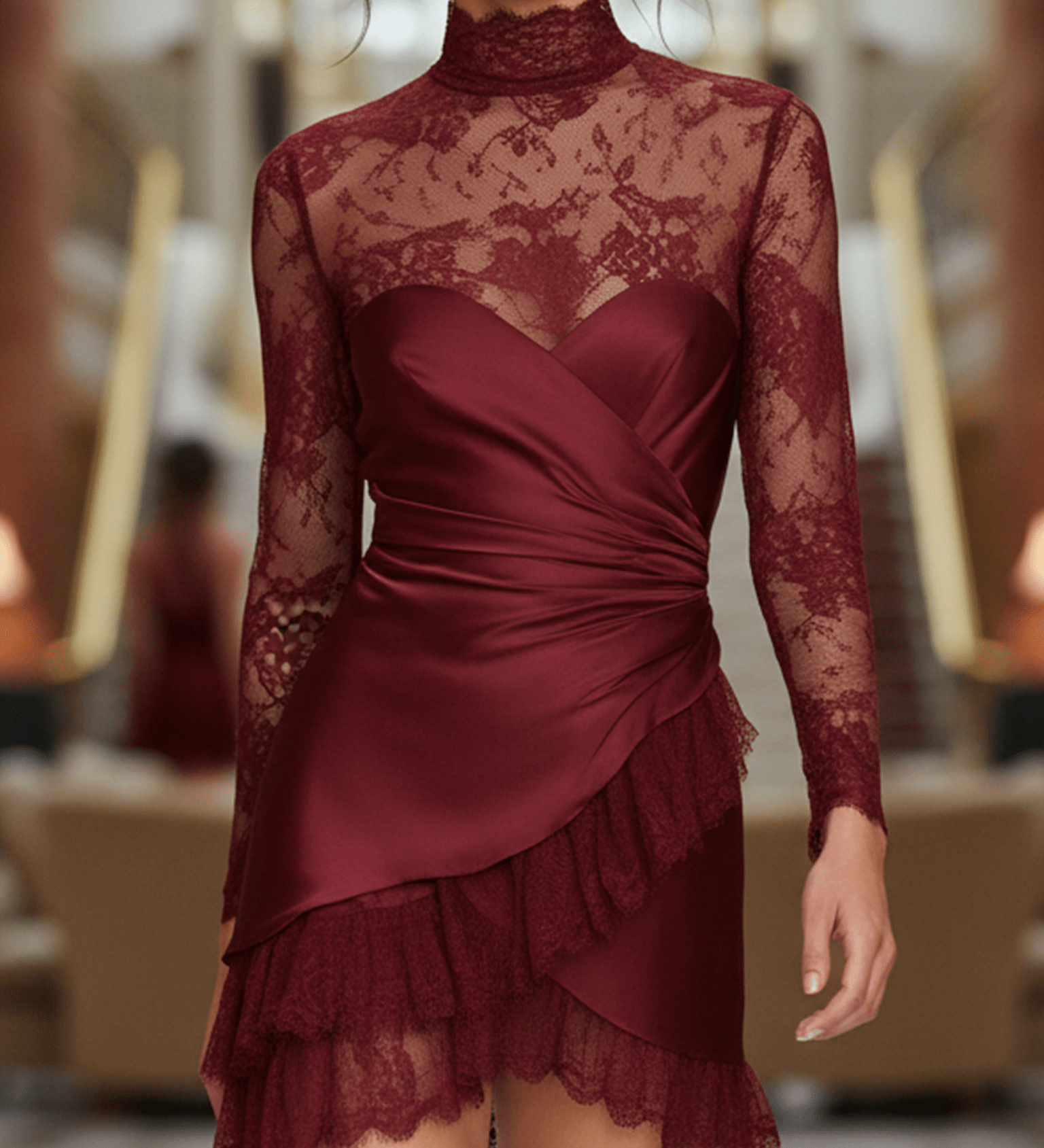 VESTIDO CORTO ENVOLVENTE DE SATÉN BURDEOS CON ENCAJE - VALERINA MARBELLA