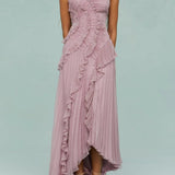 Vestido longo plissado com alças e fendas.