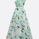 Vestido longo de chiffon verde claro com estampa floral, drapeado e um ombro só.