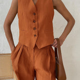 Conjunto clássico de calça pantalona com decote em V e pregas em algodão e linho.