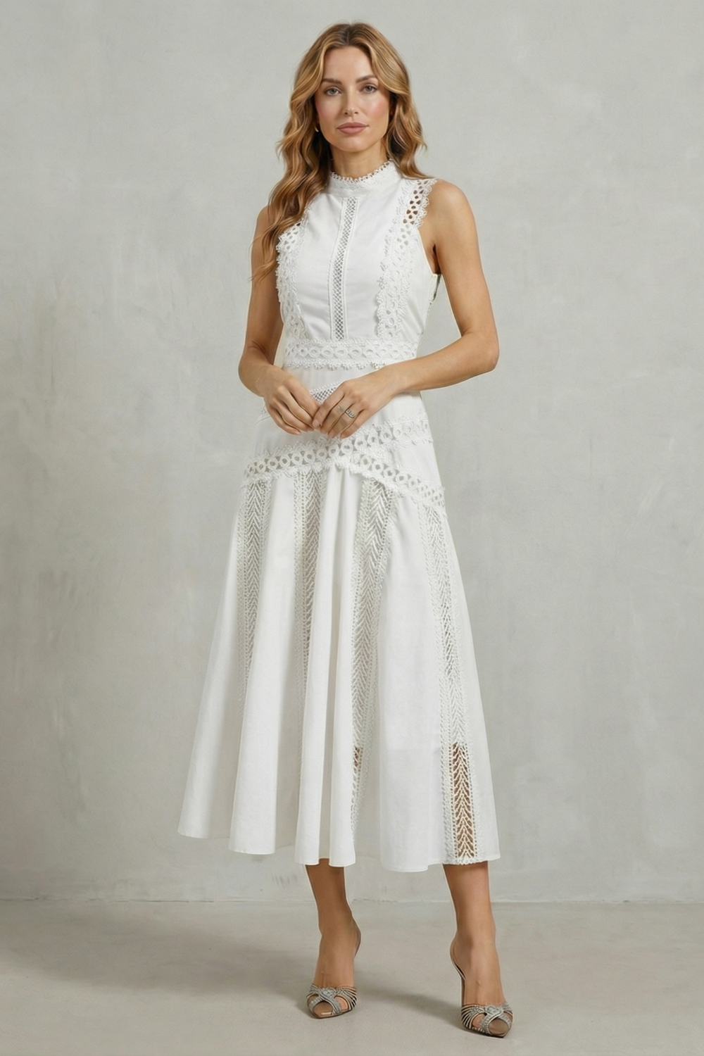 Gracia – Intricate lace panels – Elegant midi dress