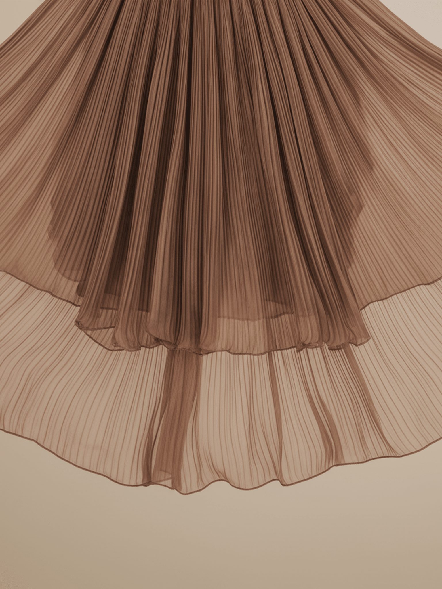 VESTIDO MINI DE GASA ARRUGADA COLOR MOCHA CON VOLANTES - VALERINA MARBELLA