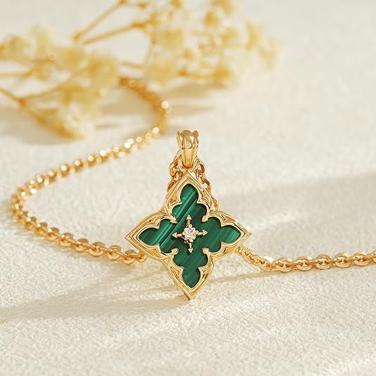 COLLAR ESMERALDA TRÈFLE COLGANTE | ORO