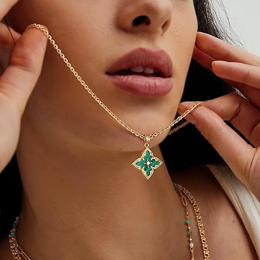 COLLAR ESMERALDA TRÈFLE COLGANTE | ORO